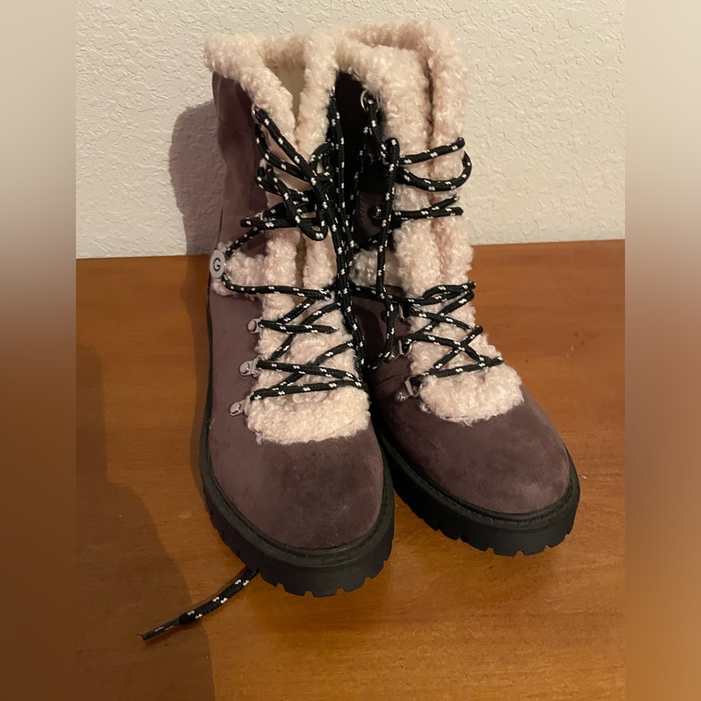 NEW WITHOUT BOX Women’s Guess Boots size 10